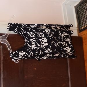 CHICO'S TRAVELER SLEEVELESS B/W TOP, SZ 2 OR L